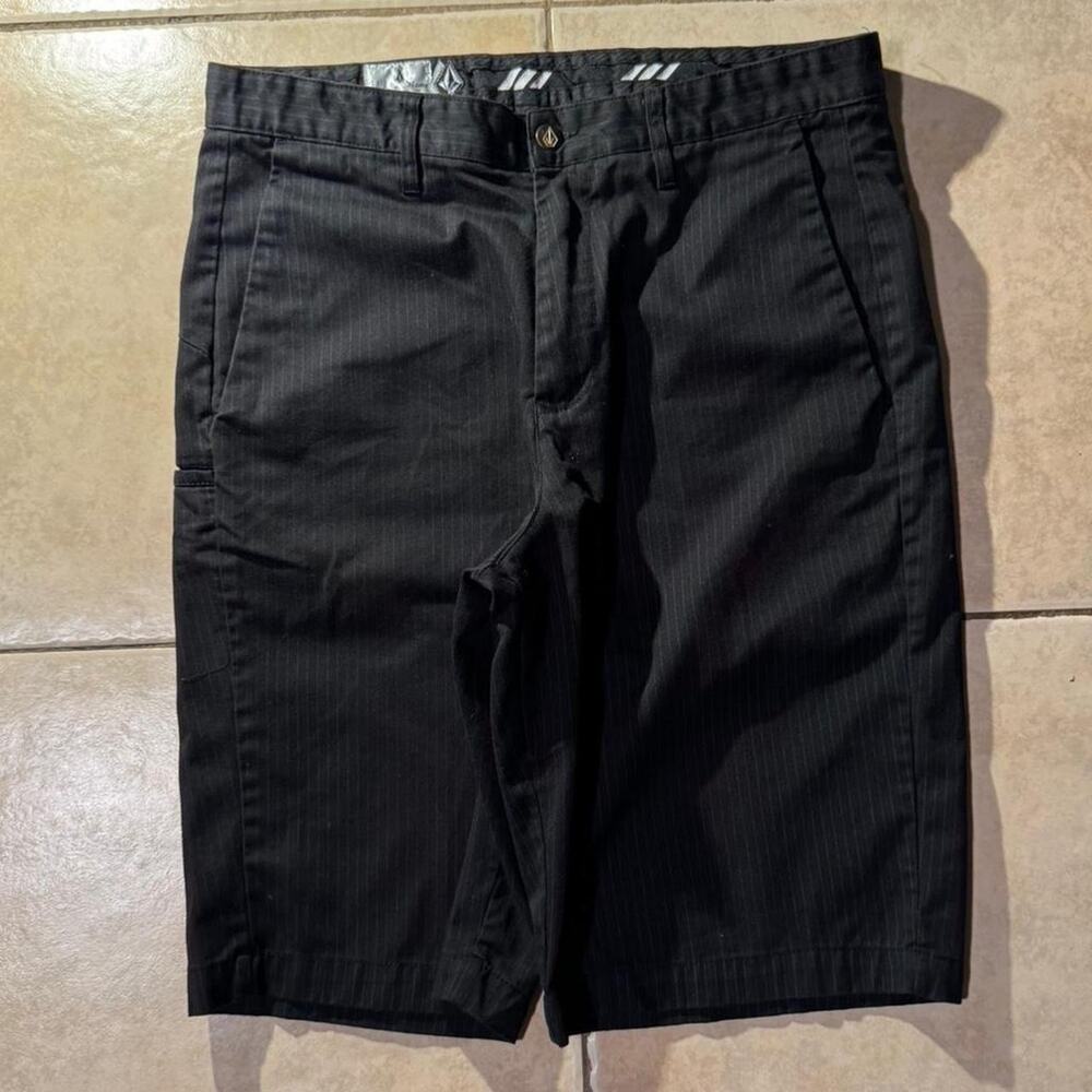 Vintage y2k 2000s volcom black Shorts Size 34 In mens
